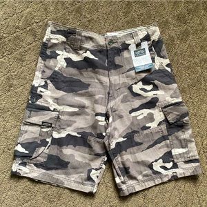 Levi Strauss Mens Signature Gray/Black Camo Cargo Shorts. New w/ Tag. Size 32